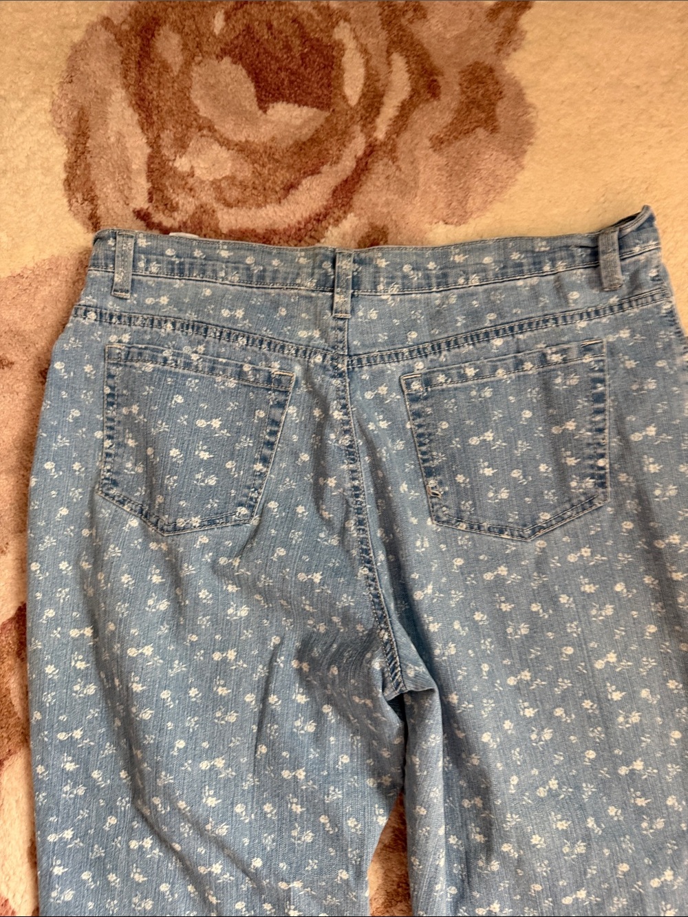 Gloria Vanderbilt Amanda Light Blue Denim Jeans with Floral Print - Picture 7 of 7